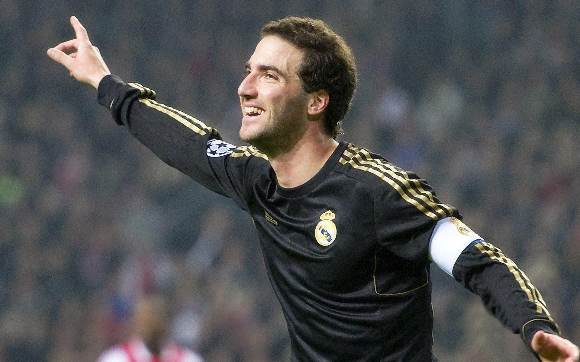  pg模拟器官网-勇士前中锋艾泽里回忆训练往事，清晨七点的球场已见库里挥汗如雨